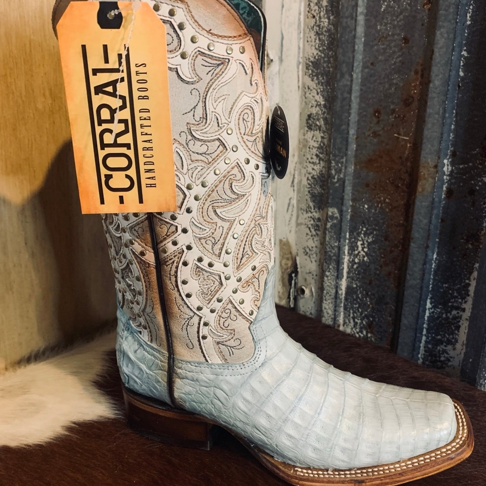 Corral Handcrafted Western Boots in Cream and baby blue. Caiman